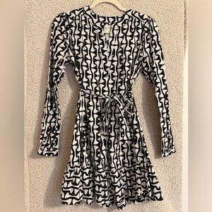 Jessica Simpson Black and White Long Sleeve Dress